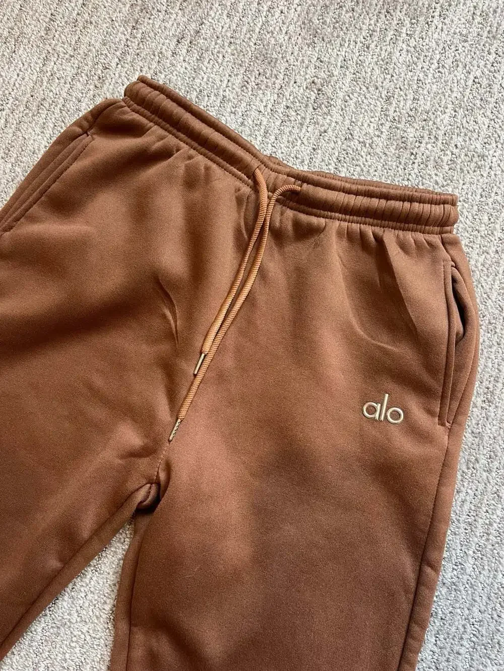 Alo Yoga Accolade Straight Leg Sweatpant